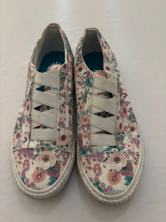 Blowfish Shoes - Blowfish Floral Slip-On Sneakers in Cream with Pink & Green Women’s Size 9